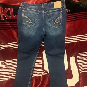 Like new Size 7 Amethyst skinny jeans women